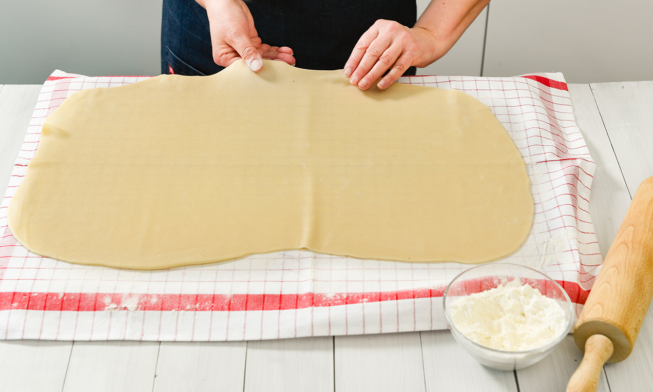 Picture - Strudelteig Ränder ausziehen 4925 Ausschnitt