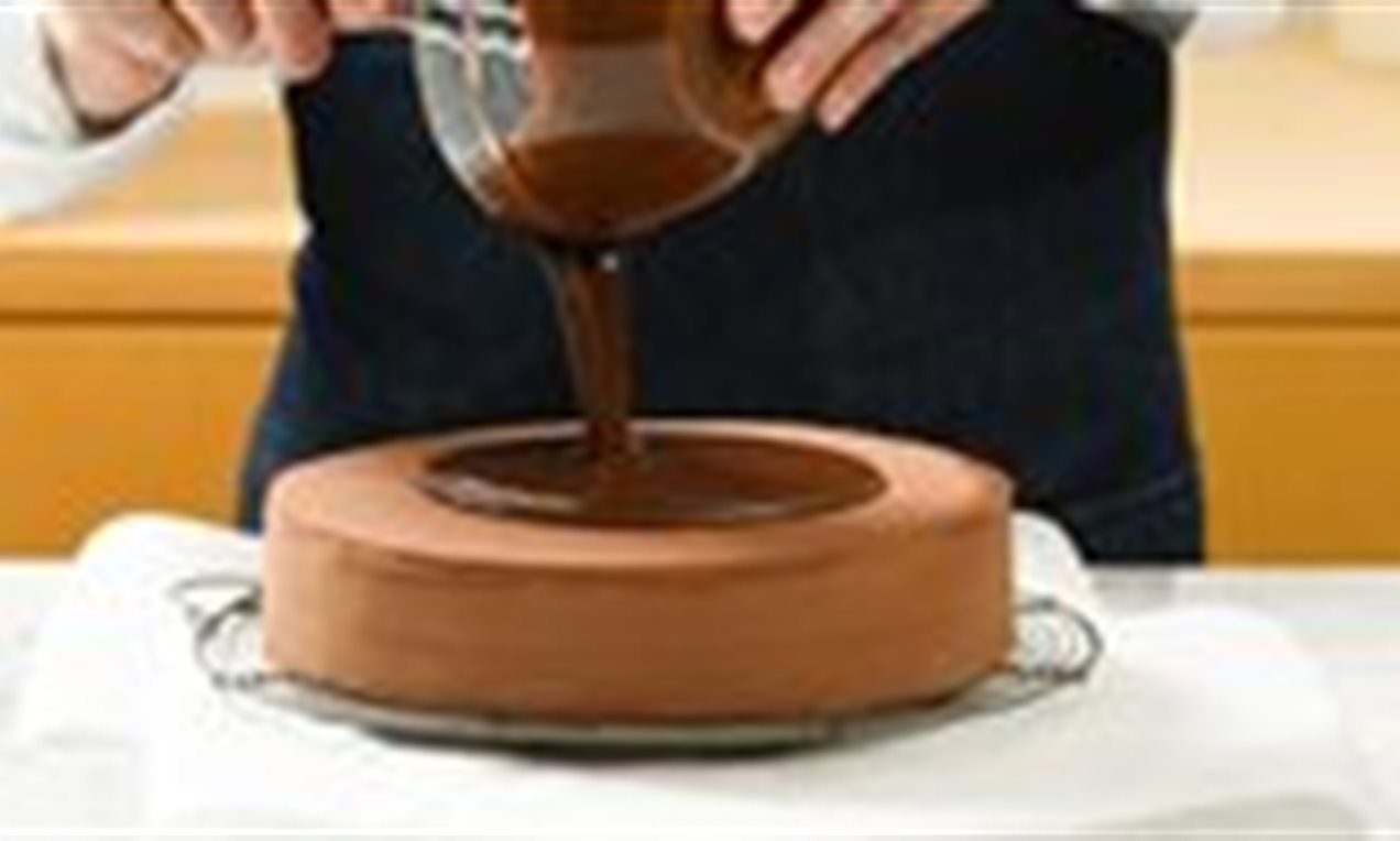 Torte überziehen
